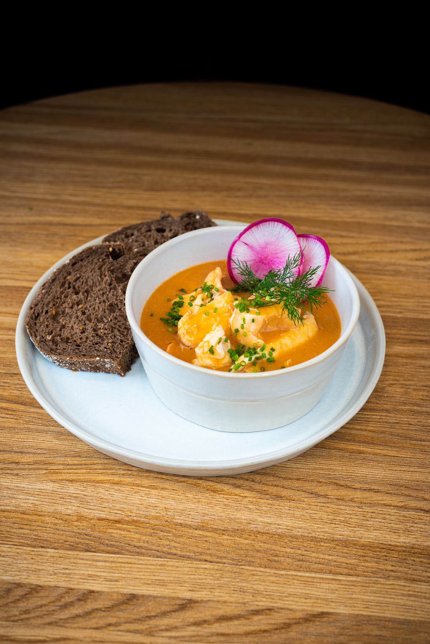 Garnalenbisque met donker brood